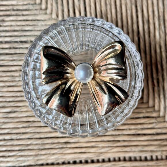 Vintage Pressed Glass Trinket Jar with Gold Bow Lid & Faux Pearl Accent - Picture 2 of 4